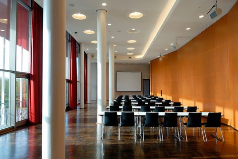 Parlamentarische Bestuhlung im Festsaal der Stadthalle Mülheim