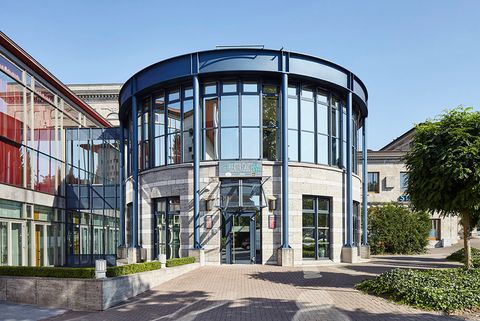 Rotunde der Stadthalle Mülheim an der Ruhr im Sommer