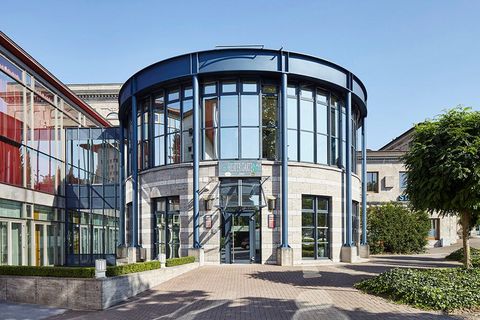 Rotunde der Stadthalle Mülheim an der Ruhr im Sommer