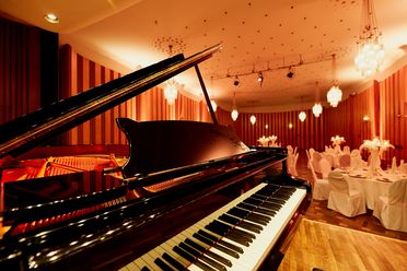 Flügel und Hochzeitambiente im Kammermusiksaal der Stadthalle Mülheim