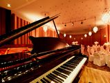 Flügel und Hochzeitambiente im Kammermusiksaal der Stadthalle Mülheim