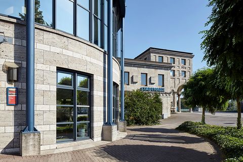 Rotunde der Stadthalle Mülheim an der Ruhr im Sommer