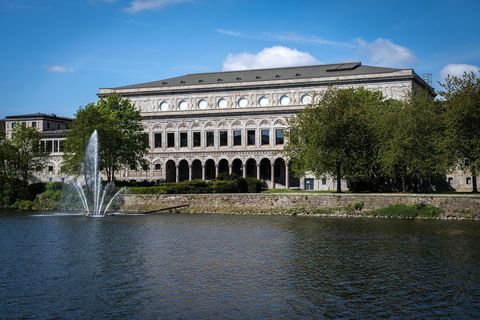 Stadthalle Mülheim an der Ruhr im Sommer