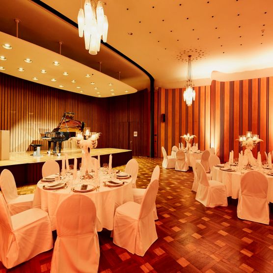 Bestuhlung für eine Hochzeit im Kammermusiksaal der Stadthalle Mülheim