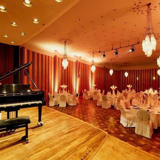 Bestuhlung für eine Hochzeit im Kammermusiksaal der Stadthalle Mülheim