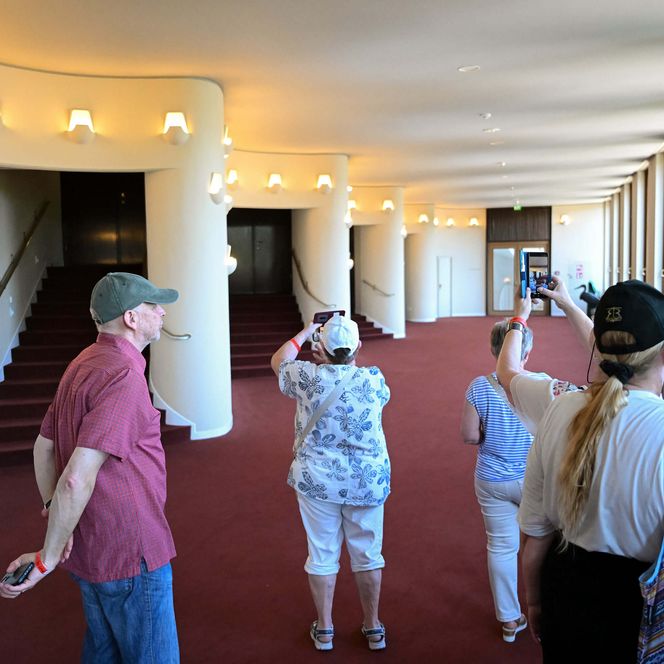 Großes Interesse bei den Führungen durch die Stadthalle Mülheim.