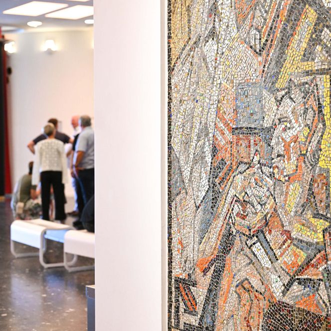 Auschnitt des Mosaiks von Johan Thorn Prikker im Ruhrfoyer der Stadthalle Mülheim.